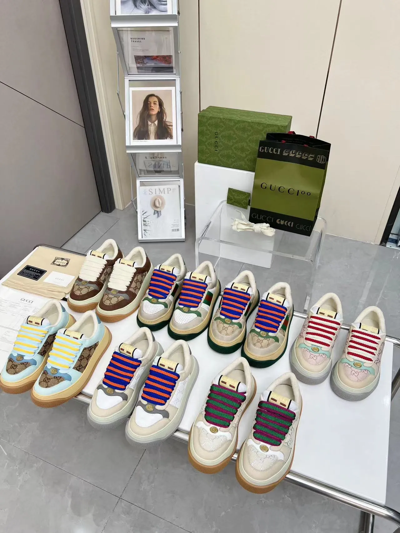 👟👟Ex-factory price 520👟👟 Gucci New Screener Series Couple Style Chubby Bread Shoes Small Dirty Shoes Fatty Double G Casual Sneakers Original Purchase Development Original Purchase Develop The Screener series of sneakers are inspired by the classic sneakers of the 1970s, named after the defensive action in sports. They are decorated with striped webbing on the side and embellished with retro Gucci logos. These sneakers are made of GG canvas. Purple leather details add depth to the piece with sharp contrast, and the details are fuller. Exquisite packaging at the delivery counter Fabric: Original imported cowhide + double G fabric Lining: Original customized breathable towel velvet Sole: Original molded T👟👟 Factory price U outsole Sole thickness: 6CM Size: Women's 35-40 / Men's 39-45